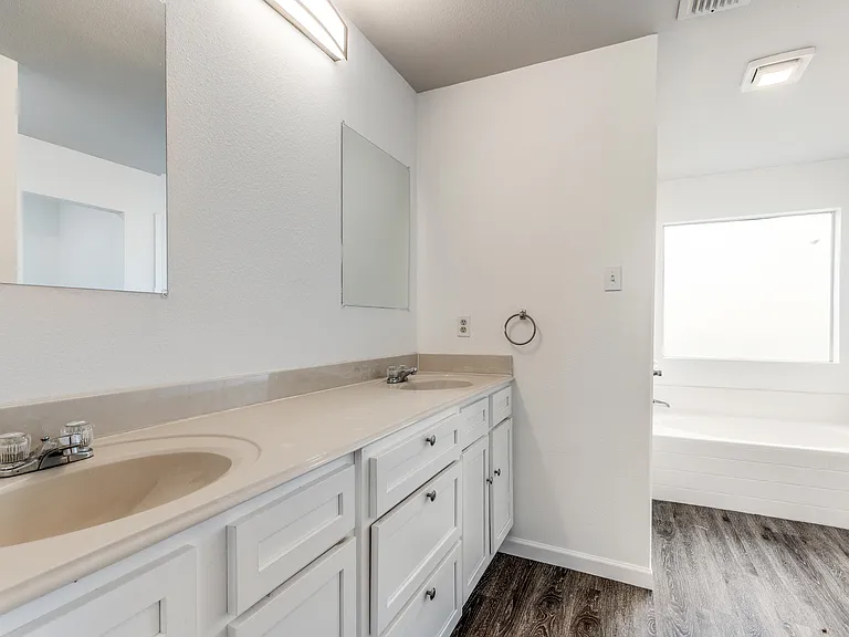 311 Charleston Dr — Photo 15