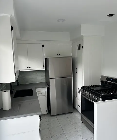 14333 Albers St #2 — Photo 6