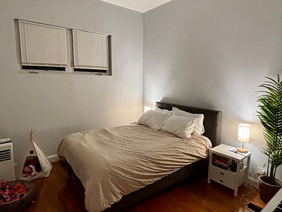 2nd image of 1549 N Wells St APT 2R