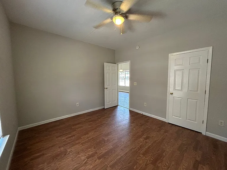 433 Evans St — Photo 10