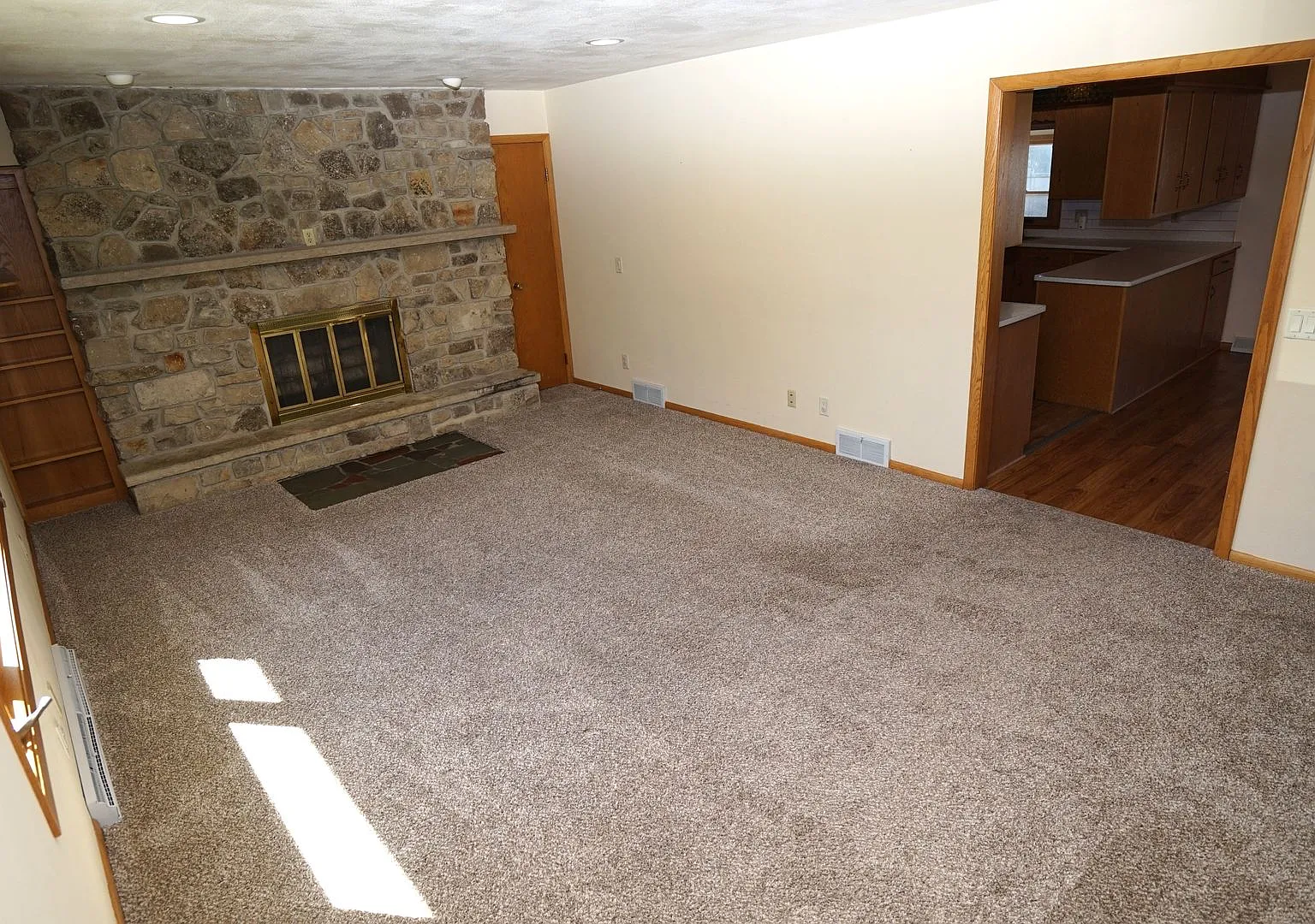Spacious East Side 4 Bedroom Home with a $500 Move-In Credit! — Photo 2
