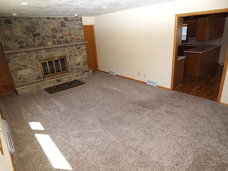 1518 Mendota St — Photo 2