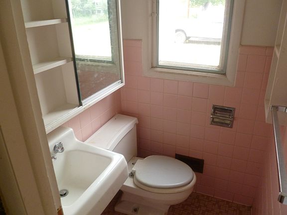 3rd image of 214 Spruce St #C