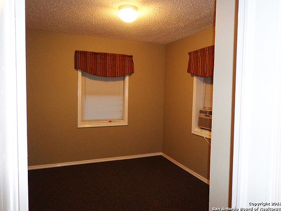 4th image of 2420 Leal St