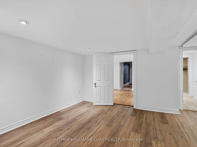 45 Caledonia Rd #LOWER — Photo 11