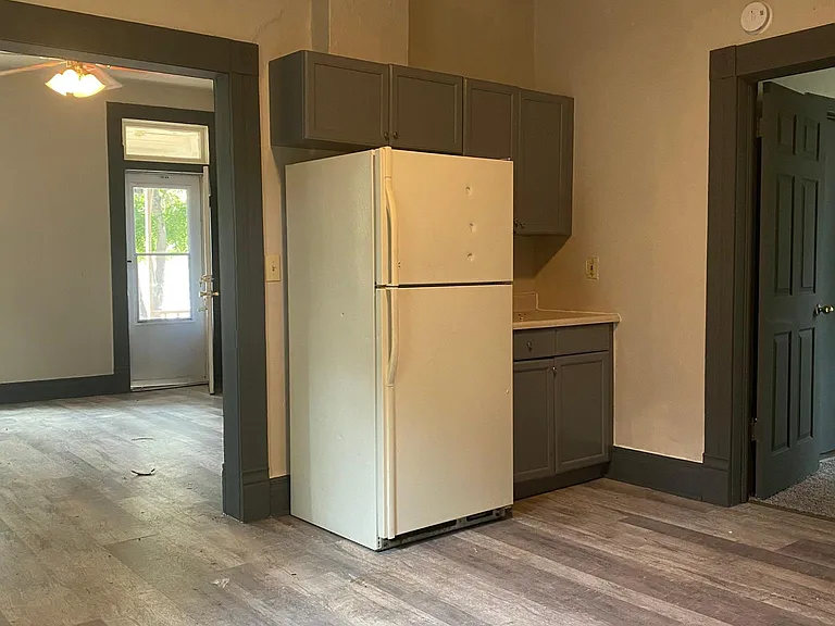 1328 Spruce St — Photo 8