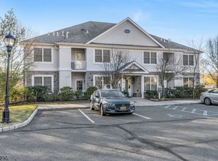 22 Lara Pl #24L, Warren, NJ 07059
