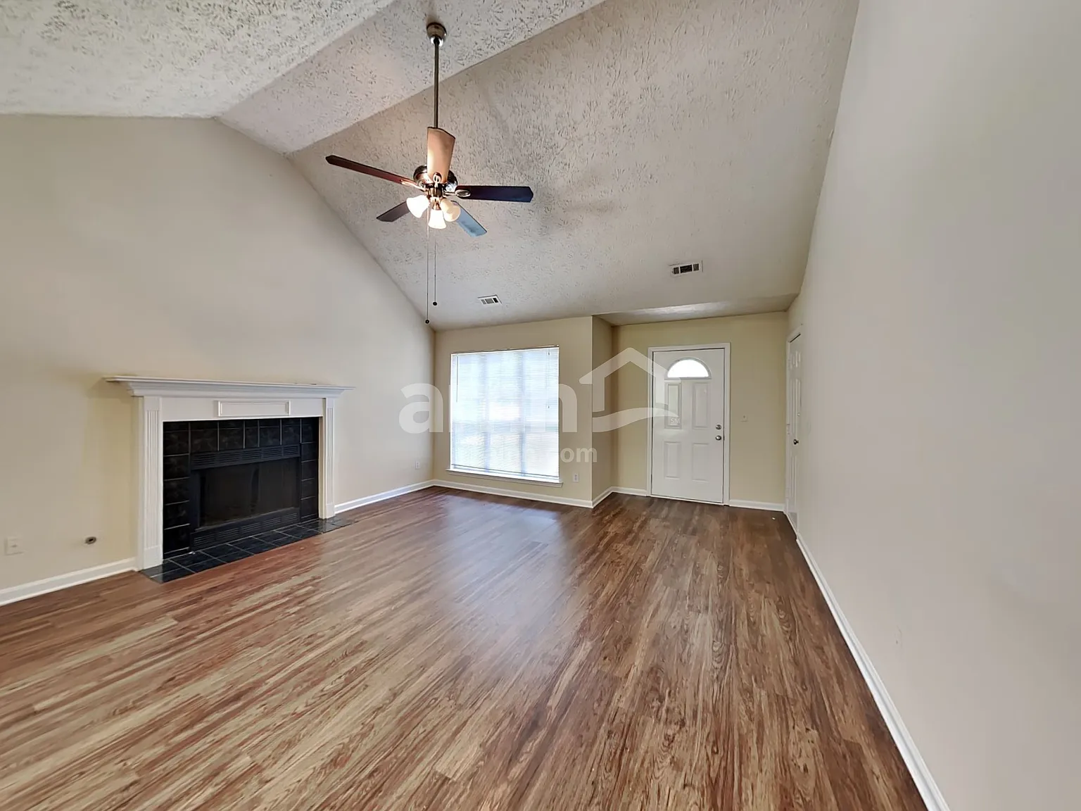 3 bed, 2.0 bath, 1321 sqft, $1,675 — Photo 3