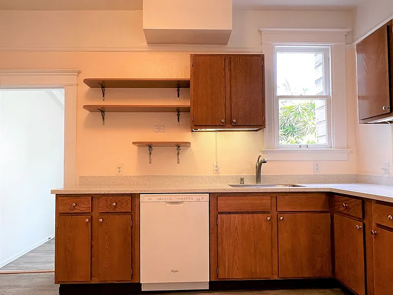 Top Floor 2 Bedroom Apartment for rent in Noe Valley! — Photo 13