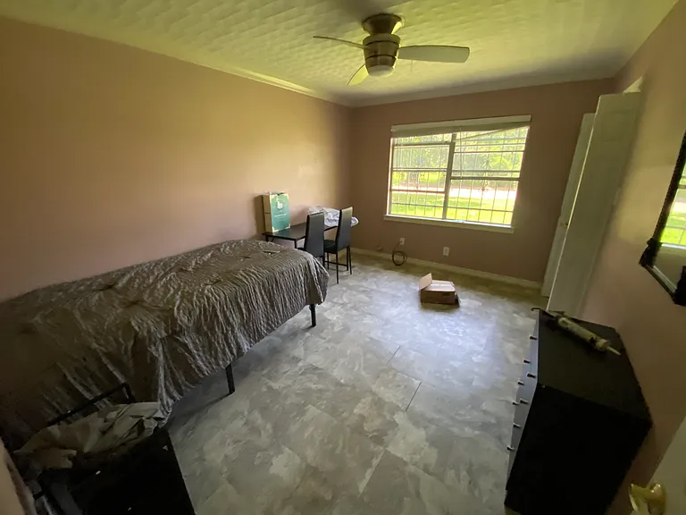 1025 Henderson Ave — Photo 6