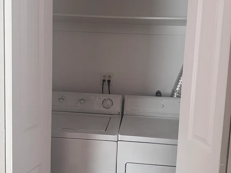 Aqua Vista Apartments — Photo 13