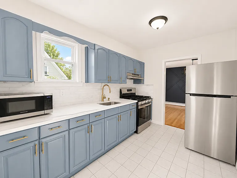 18 Van Rensselaer St #2 — Photo 4