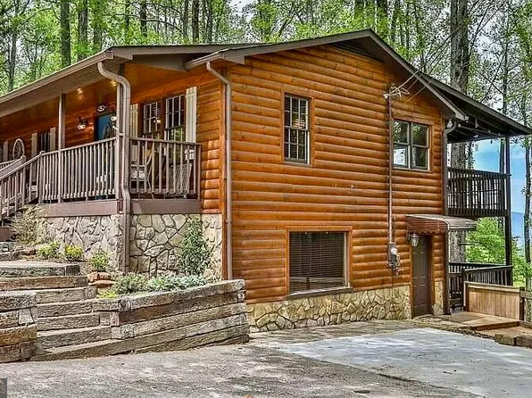 1021 Walnut Rdg, Ellijay, GA 30536
