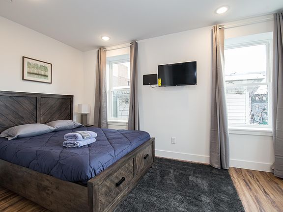 4th image of 2736 W Girard Ave #1