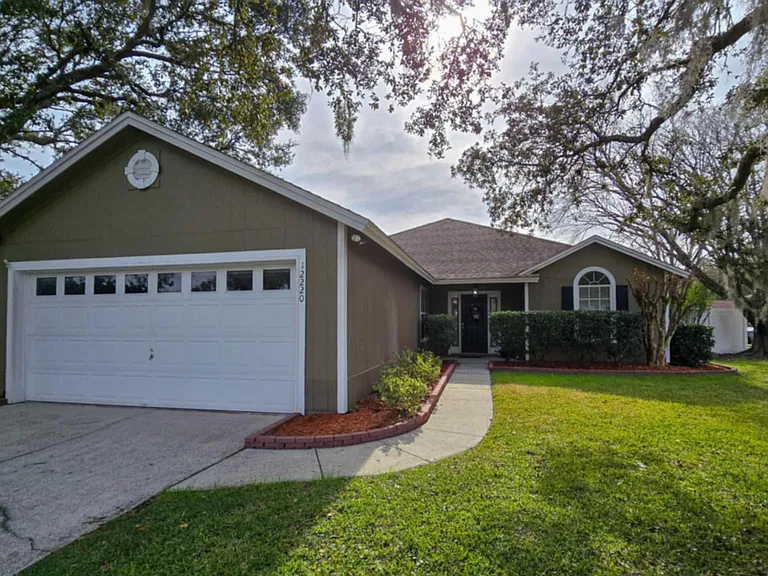 12220 Footpath Ln — Photo 2