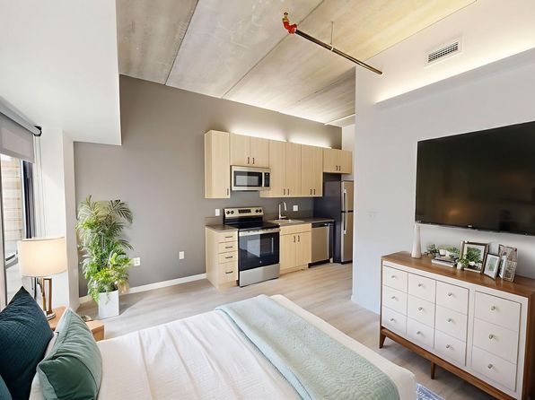 418 E Grand Ave #202