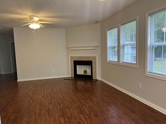 4th image of 1402 Kelly Pl
