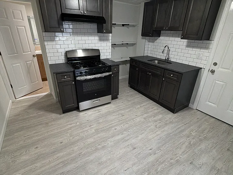 173-175 Beech St #1 — Photo 8