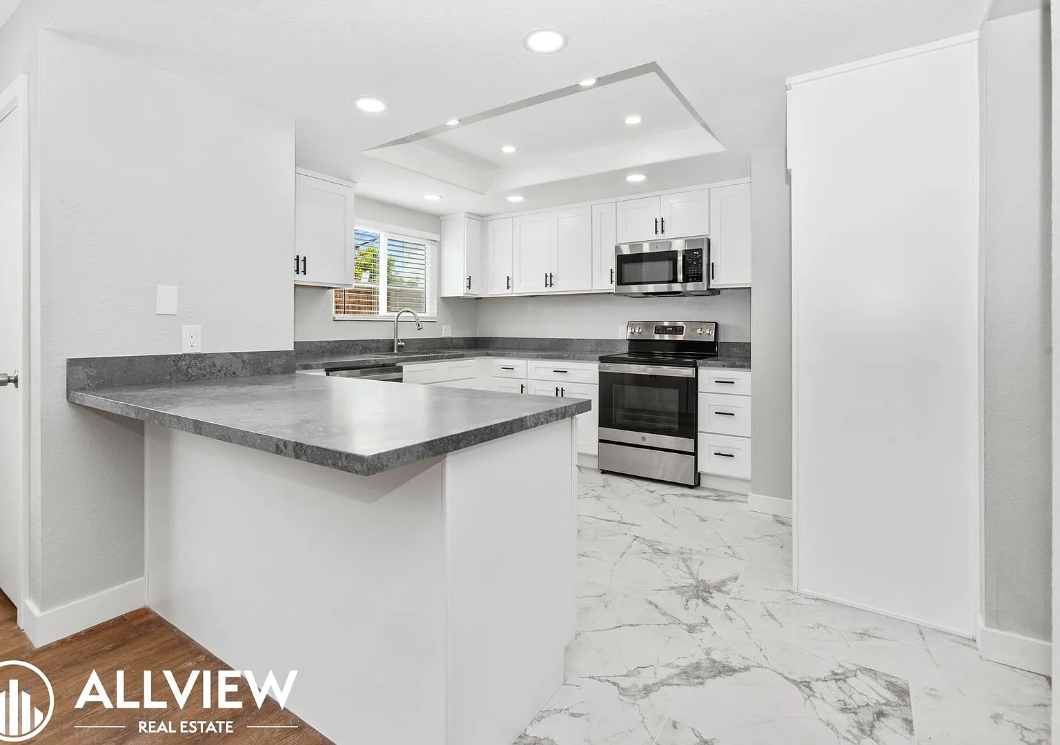 Fully Remodeled 2 Bed 2 Bath Gem Available in San Clemente! — Photo 2