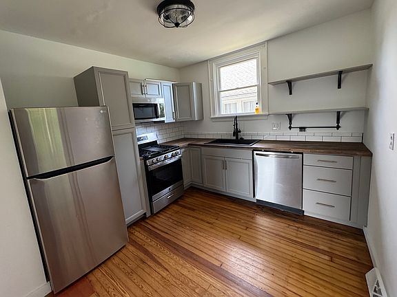 5th image of 3822 Carlton St