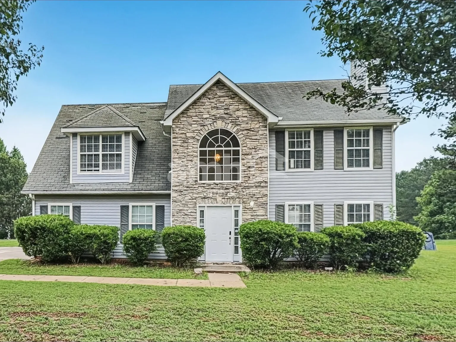 3 bed, 2.5 bath, 2154 sqft, $2,080 — Photo 1