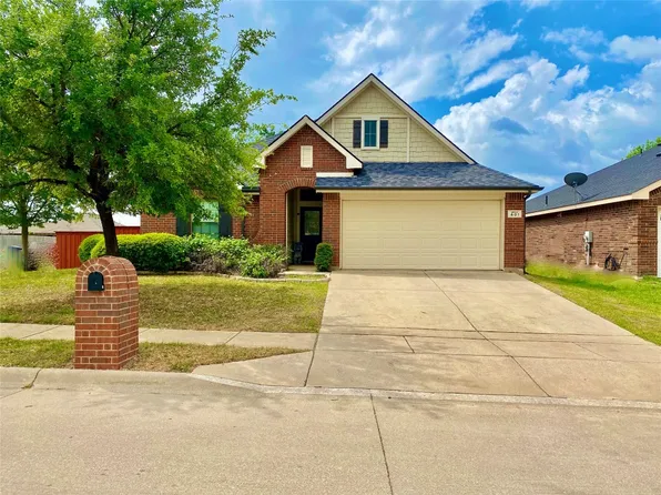 401 Crown Oaks Dr, Fort Worth, TX 76131