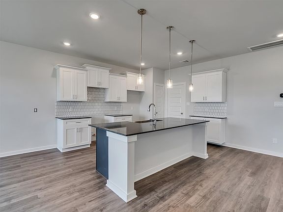 4th image of 1206 Elsinore Dr