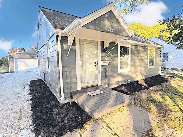 942 Adams St, Neenah, WI 54956