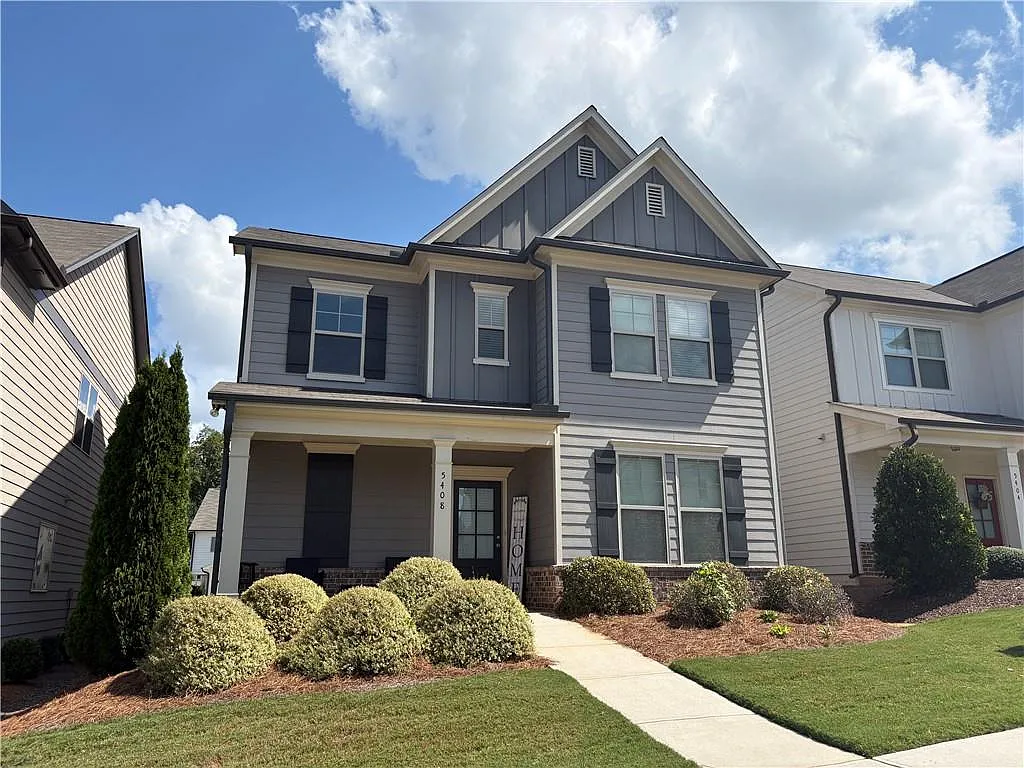4 bed, 2.5 bath, 2300 sqft, $2,200 — Photo 1