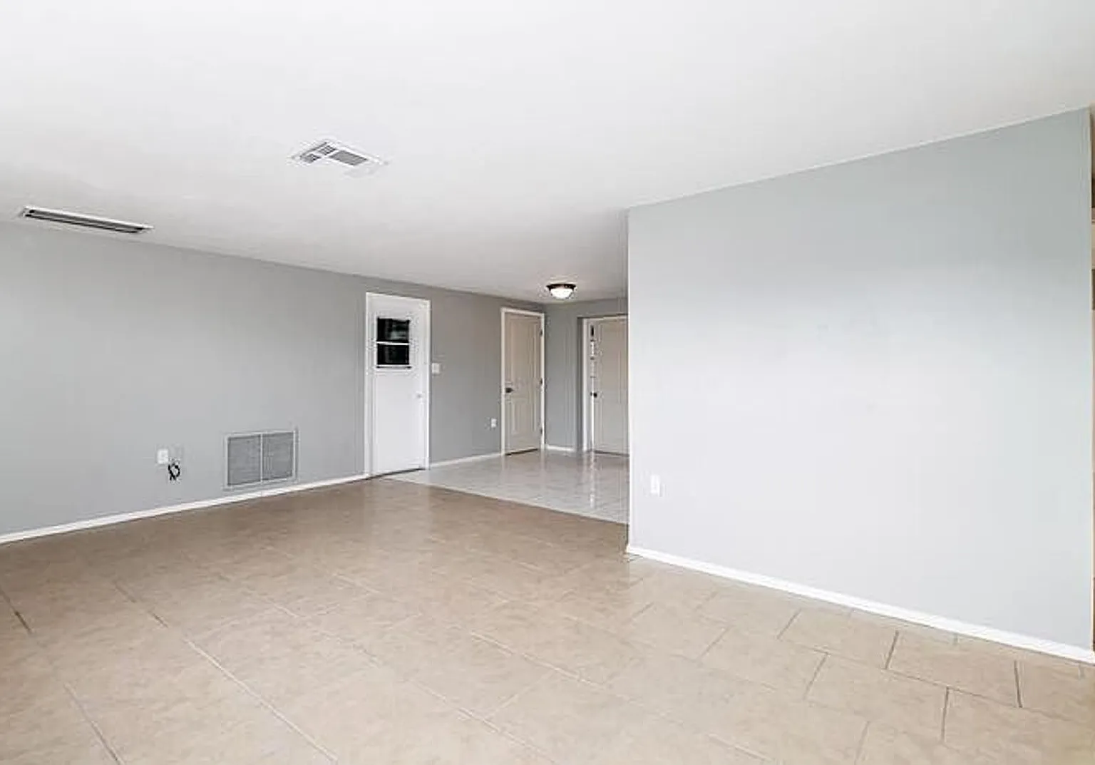 Charming 2/2 Home in Holiday, Florida - Seconds from US Highway 19! — Photo 4