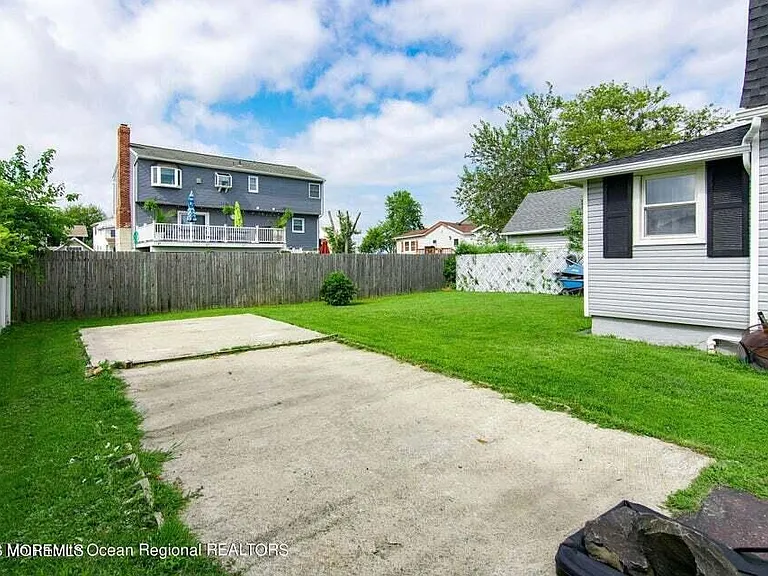 334 W Front St #A — Photo 6