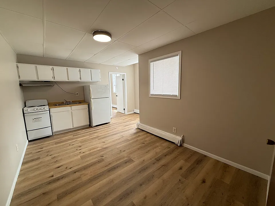 121 State St N #1