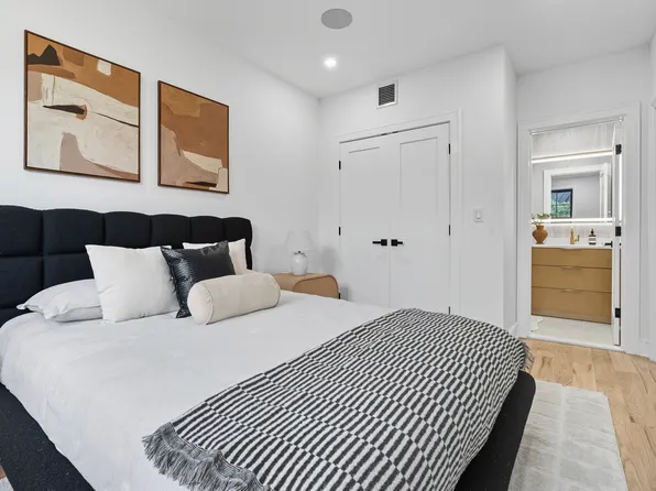 1109 Hancock Street image 13 of 20