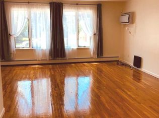 5817 256th St, Flushing, NY 11362