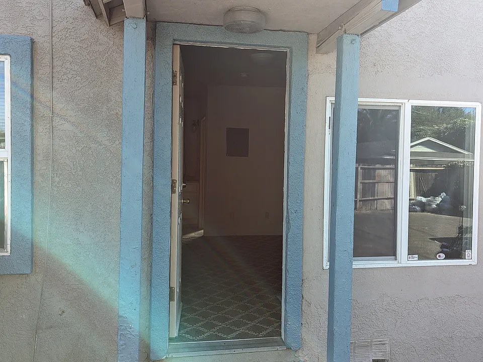 Building Photo 4