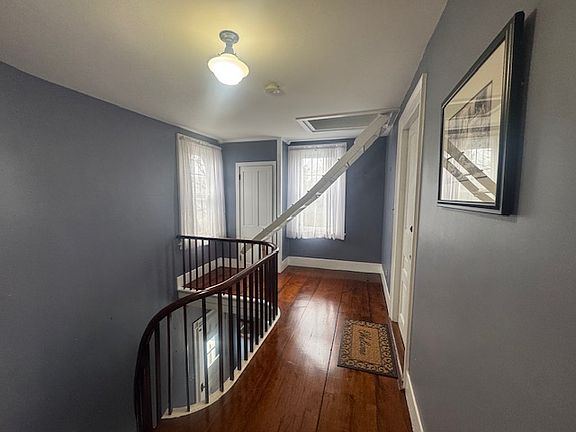 5th image of 52 Manning St #2