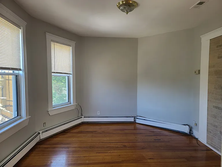 347 W 4th St #3 — Photo 17