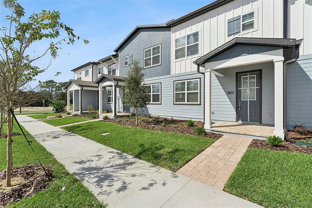 3 bed, 2.5 bath, 1635 sqft, $2,700 — Photo 2