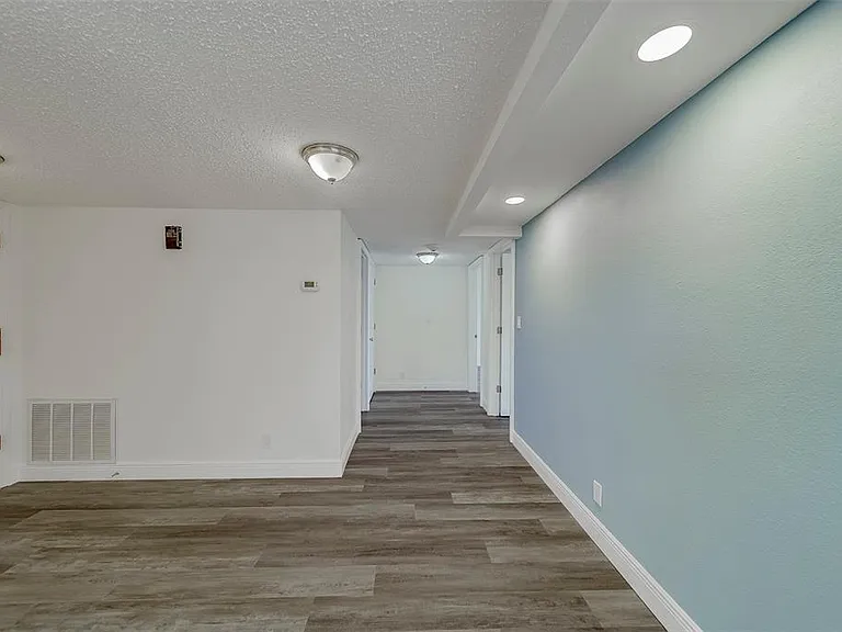 100 Oakmont Ln #504 — Photo 36