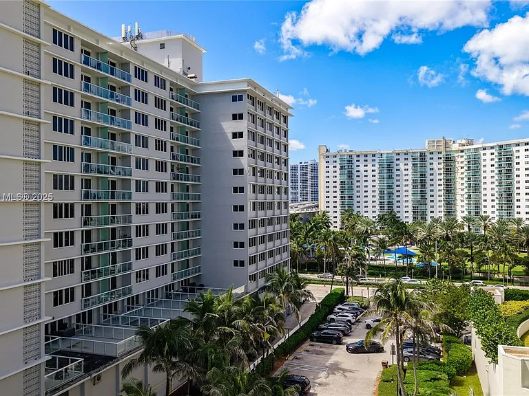 19201 Collins Ave #610 — Photo 29