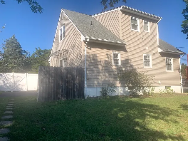 1560 Whittier Ave — Photo 39
