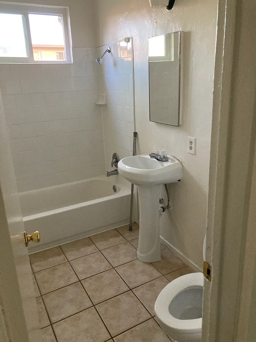 Building Photo - 2047 S Mountain View Ave #12