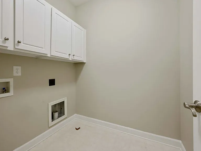 1408 Lindenberg Sq — Photo 15