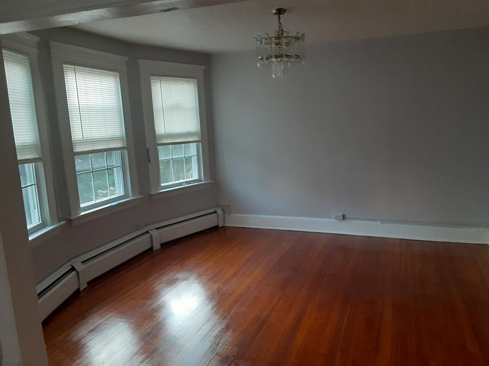 2nd image of 121 John St #2