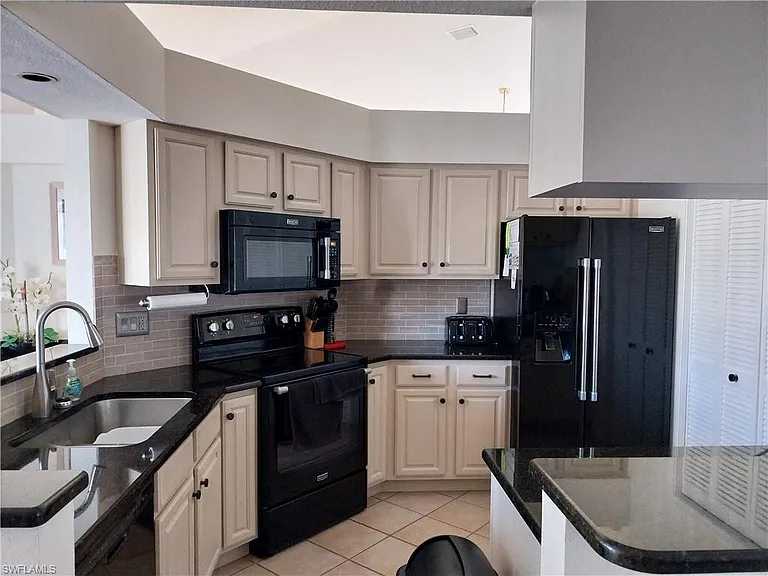 449 Dundee Ct — Photo 9