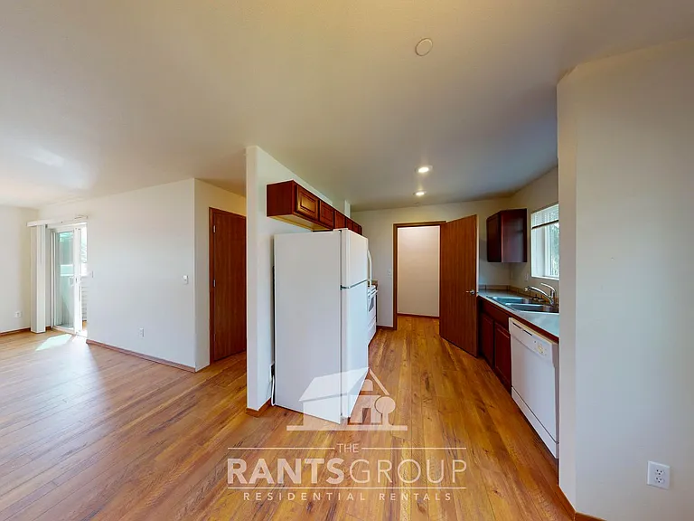 Crystal Springs Apartments — Photo 7