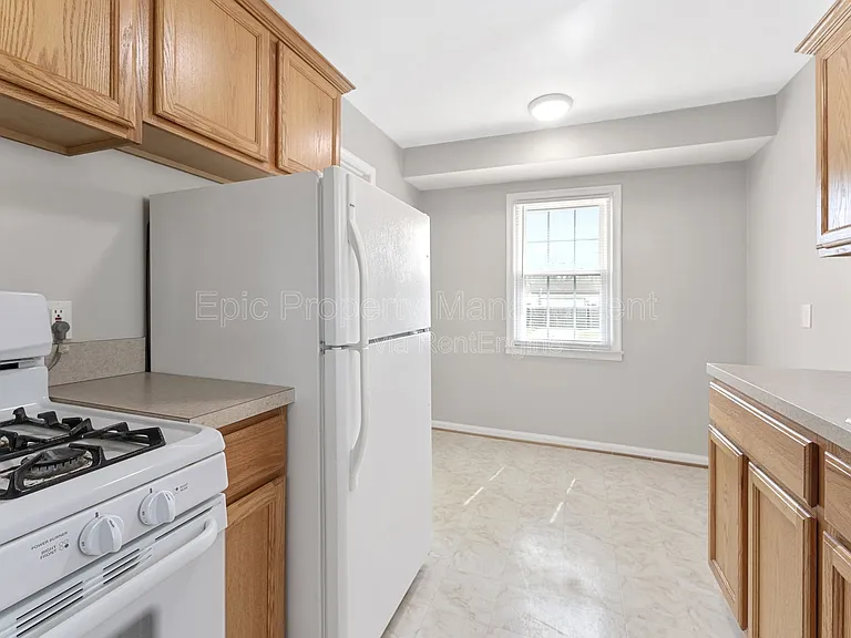 1778 Warwick Ave — Photo 2