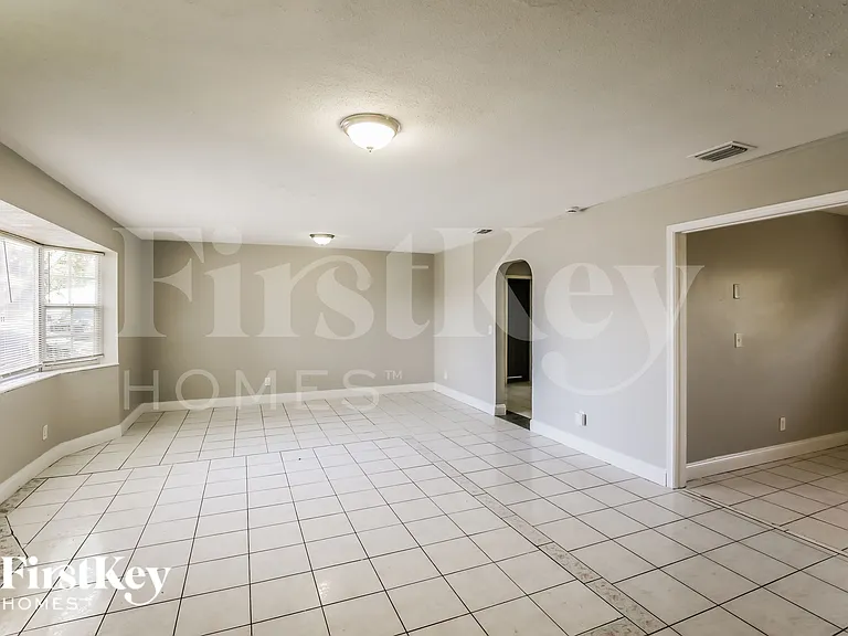 7171 SW 10th Ct — Photo 4
