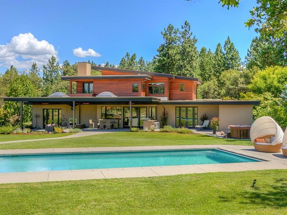 1st image of 2770 Siskiyou Blvd