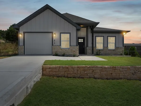913 Pease River Dr, Granbury, TX 76048